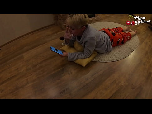 ❤️ Šialená blondínka fajčí obrovský penis a skáče na ňom - análny sex ️❌ Sex video na sk.quizfarmature.ru ❤