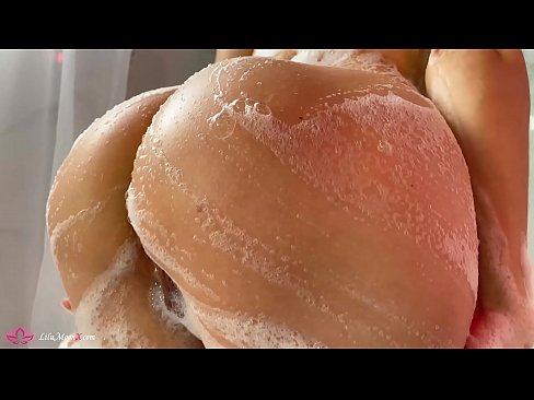 ❤️ Brunetka masturbuje kundičku s vibrátorom až do intenzívneho orgazmu v sprche ️❌ Sex video na sk.quizfarmature.ru ❤